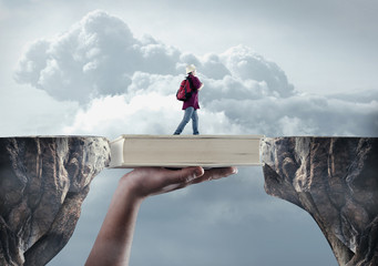 有没专门帮人贷款的人