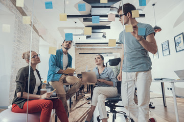 有没专门帮人贷款的人