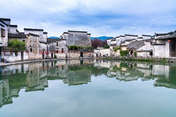 有没专门帮人贷款的人