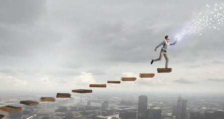 有没专门帮人贷款的人